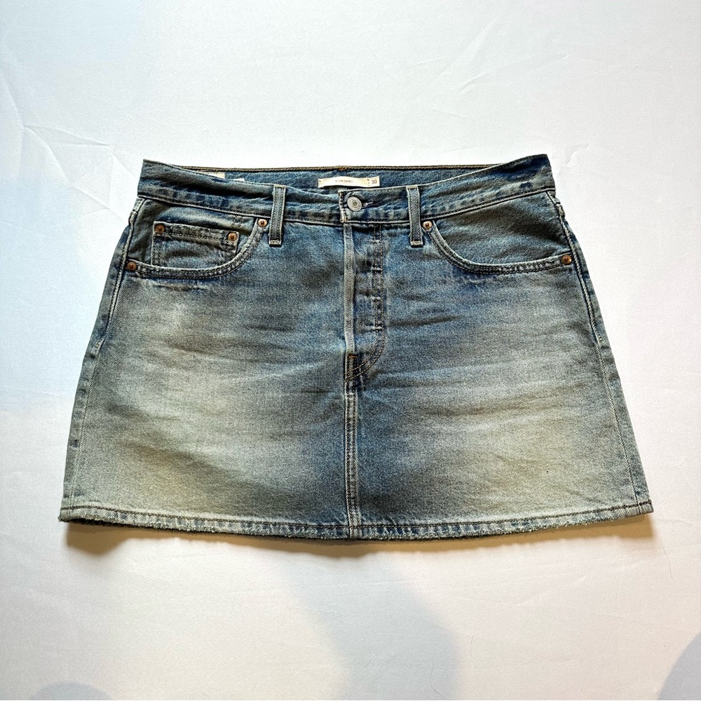 Levi’s Icon Denim Mini Skirt in Right Now - Medium Wash